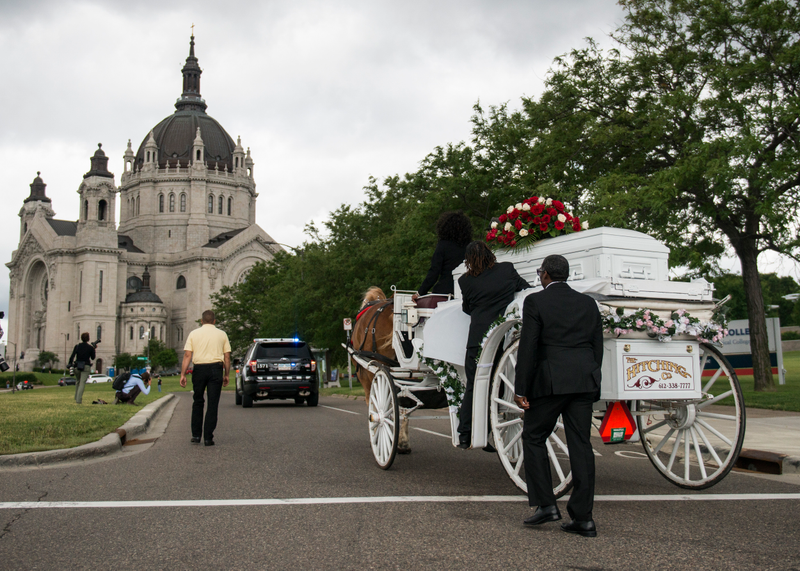 Illustration for article titled The Heartbreaking and Beautiful Images From Philando Castile's Funeral